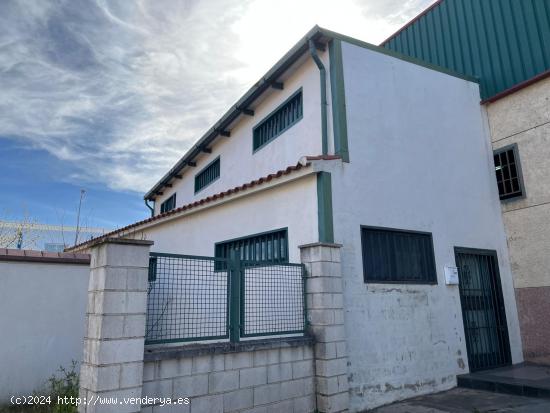 Nave en zona industrial - CACERES