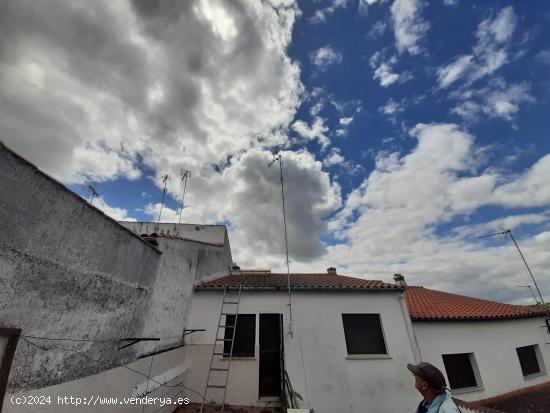 Unifamiliar con patio y garaje en Casar de Cáceres - CACERES