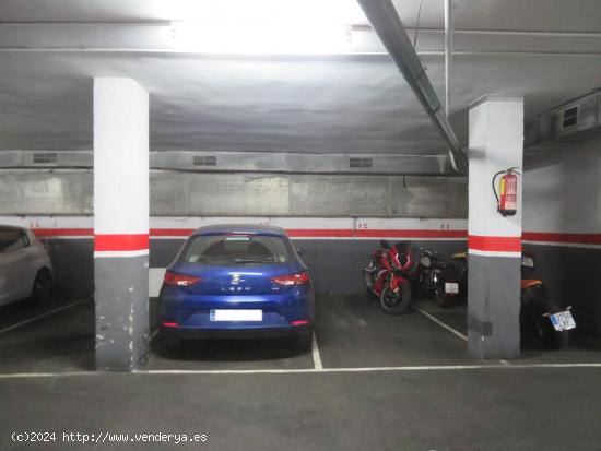 PLAZA DE APARCAMIENTO PARA COCHE MEDIANO - BARCELONA