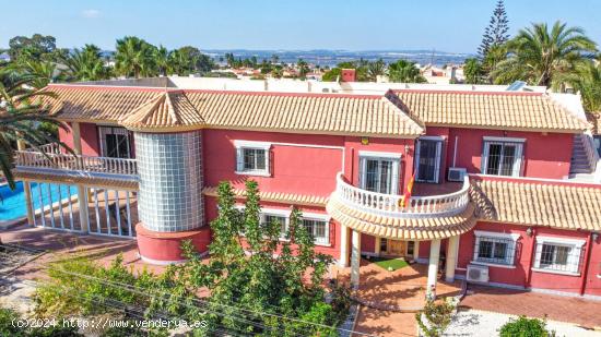  ESPECTACULAR VILLA INDEPENDIENTE DE 6 DORMITORIOS CON PISCINA PRIVADA - ZONA TORRETA FLORIDA - - ALI 