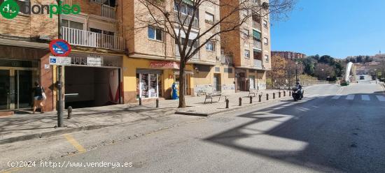 Bonito piso en alquiler totalmente amueblado, a solo 10 minutos del centro, 3 habitaciones y garaje.