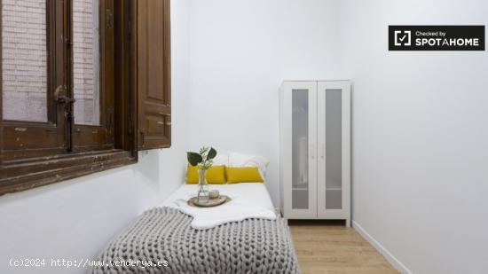 Acogedora habitación con escritorio en el departamento compartido, Puerta del Sol - MADRID