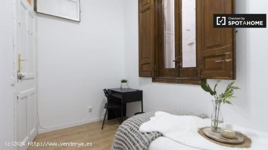 Acogedora habitación con escritorio en el departamento compartido, Puerta del Sol - MADRID