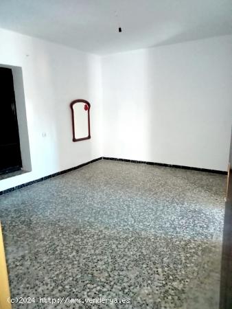 VIVIENDA EN ZONA CÉNTRICA, EN LA LOCALIDAD DE BURGUILLOS, SEVILLA. - SEVILLA