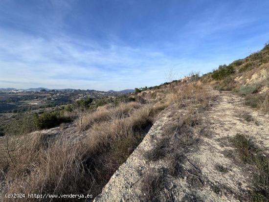 Terreno en venta en Benissa en zona tranquila y soleada con vistas al mar - ALICANTE