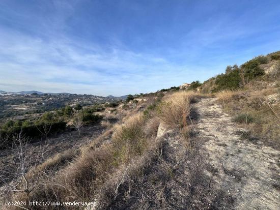 Terreno en venta en Benissa en zona tranquila y soleada con vistas al mar - ALICANTE