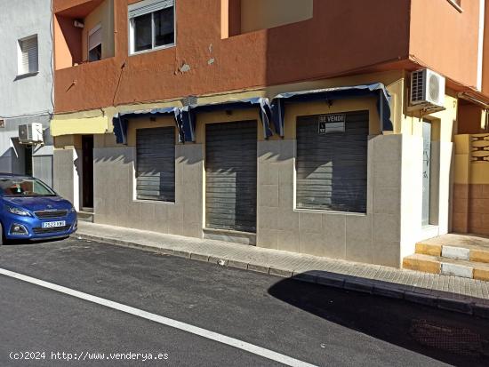  LOCAL COMERCIAL HACIENDO ESQUINA PRÓXIMO A VISTAHERMOSA - CADIZ 