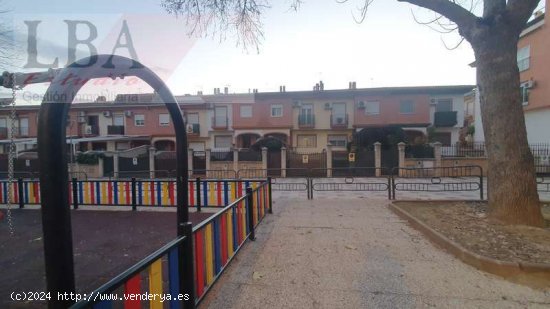 VIVIENDA UNIFAMILIAR JUNTO A PARQUE INFANTIL Y JARDINES - Bailén