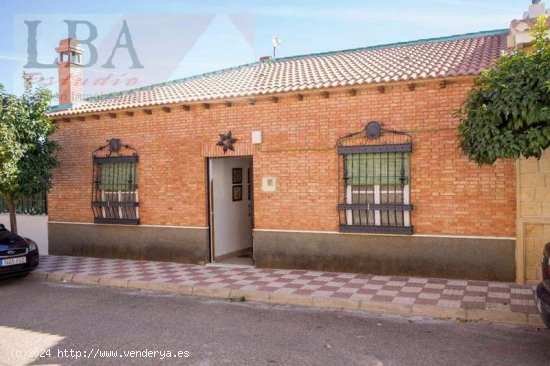  Casa con piscina en Zocueca. - Bailén 