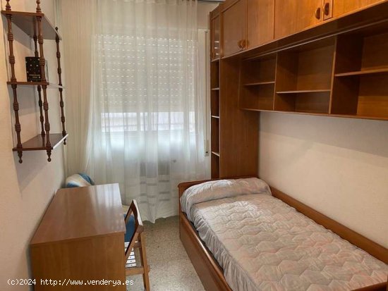 Junto Corte Inglés. 3 Dorm. 1 Baño. Calefacción Carbón. 130.000€ - Salaman