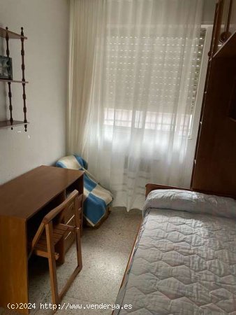 Junto Corte Inglés. 3 Dorm. 1 Baño. Calefacción Carbón. 130.000€ - Salaman