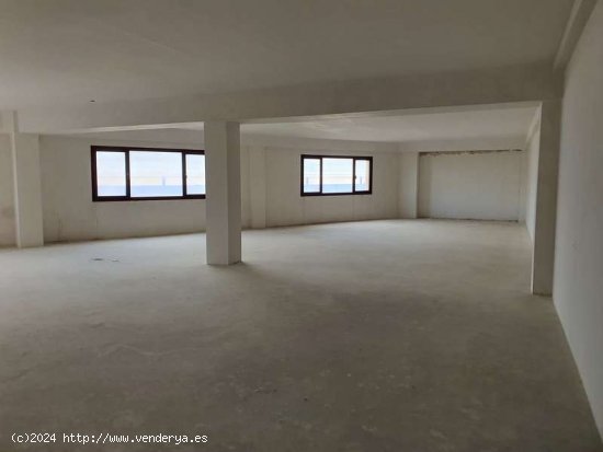 Amplio Local Comercial en zona industrial de Telde. - Telde