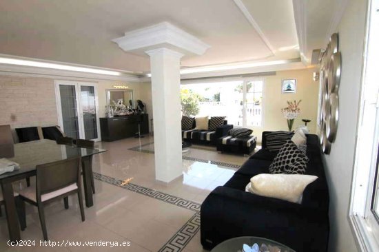 Elegante villa, piscina, jacuzzi, un oasis en playa blanca - Yaiza