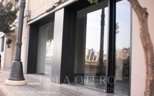 Local comercial en Alquiler en L´Eixample - Valencia