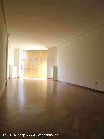 Vivienda de 1 dormitorio en finca con piscina y garaje, junto al Retiro - Madrid