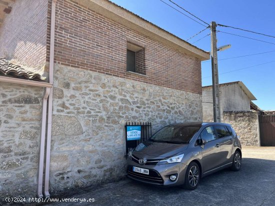  CASA CON PATIO Y ALMACENES EN ALBERGUERÍA DE ARGAÑÁN - Alberguería de Argañ 