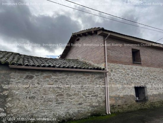 CASA CON PATIO Y ALMACENES EN ALBERGUERÍA DE ARGAÑÁN - Alberguería de Argañ