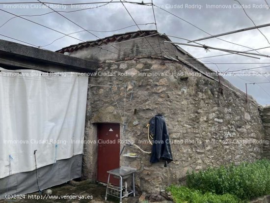 CASA CON PATIO Y ALMACENES EN ALBERGUERÍA DE ARGAÑÁN - Alberguería de Argañ