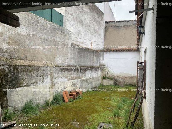 CASA CON PATIO PARA REFORMAR EN EL BARRIO DE SANTA ANA - Ciudad Rodrigo