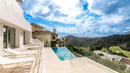  Moderna villa con impresionantes vistas en Los Arqueros, Benahavís - MALAGA 