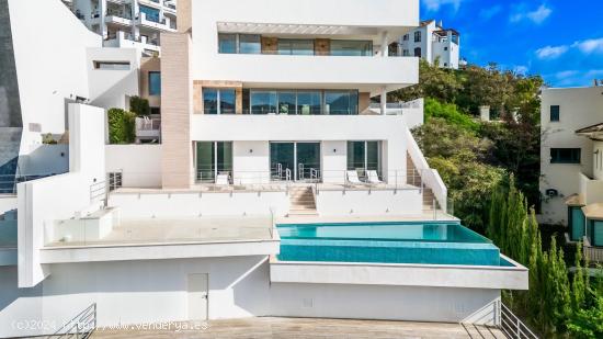 Moderna villa con impresionantes vistas en Los Arqueros, Benahavís - MALAGA