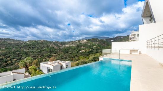 Moderna villa con impresionantes vistas en Los Arqueros, Benahavís - MALAGA