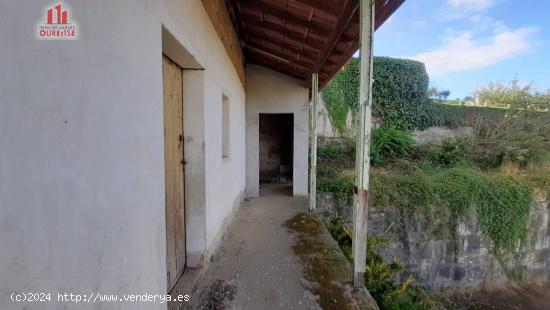 CASA DE PIEDRA PARA REFORMAR, CON PATIO Y PEQUEÑO JARDÍN, EN SOUTOPENEDO - ORENSE