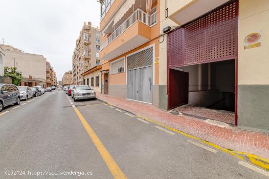 PLAZA DE GARAJE EN LA ZONA DE LA PLAYA LOS LOCOS EN TORREVIEJA - ALICANTE