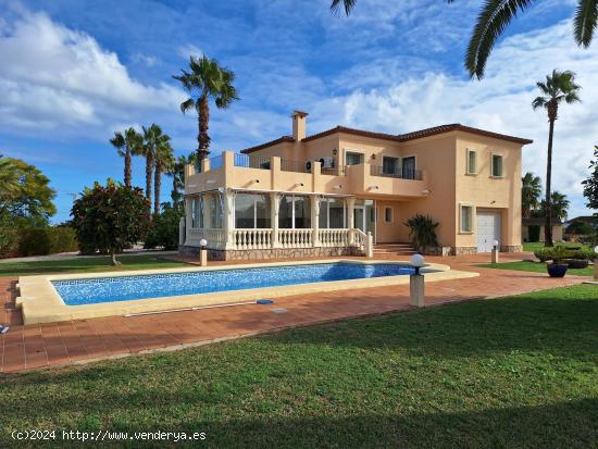  VILLA CON GRAN PARCELA A 1500 M DE LA PLAYA - ALICANTE 