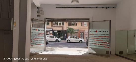 Gran local comercial en Avda Capuchinos - CASTELLON