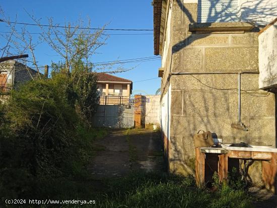 Casa a reformar y con parcela, en Lavadores - PONTEVEDRA