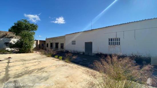 TERRENO URBANO CON EDIFICACIÓN EN ELDA - ALICANTE