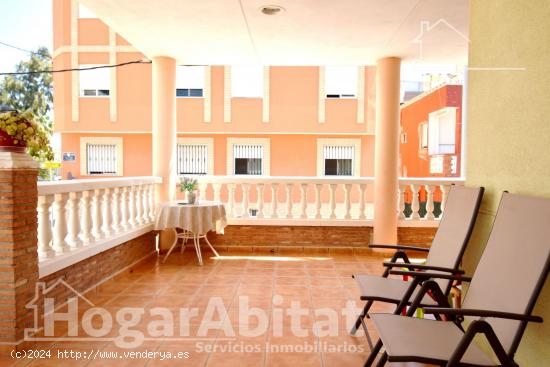 CHALET SEMINUEVO CON GARAJE, TERRAZA Y BARBACOA CERCA DE LA PLAYA - CASTELLON