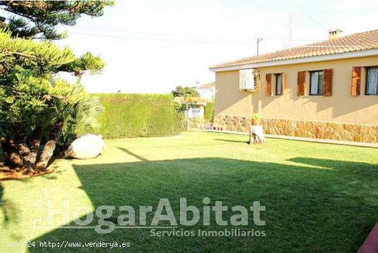 CHALET CON PISCINA, TERRAZA, BARBACOA Y GARAJE - VALENCIA