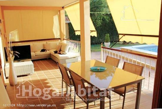 CHALET CON PISCINA, TERRAZA, BARBACOA Y GARAJE - VALENCIA