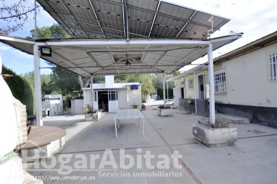 CHALET CON PISCINA, TERRAZA, GARAJE Y BARBACOA - VALENCIA