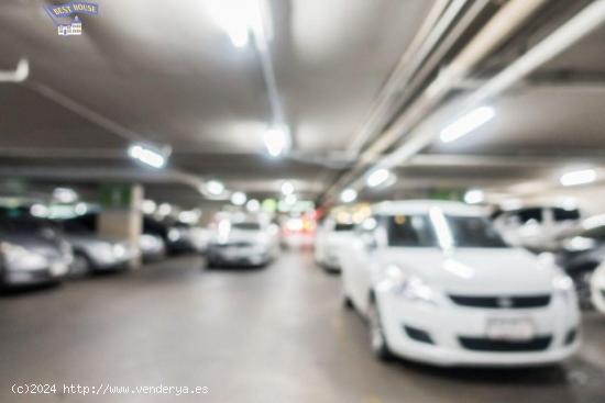 PLAZA DE PARKING PARA COCHE MEDIANO - GRANDE EN SANT FRANCESC - BARCELONA