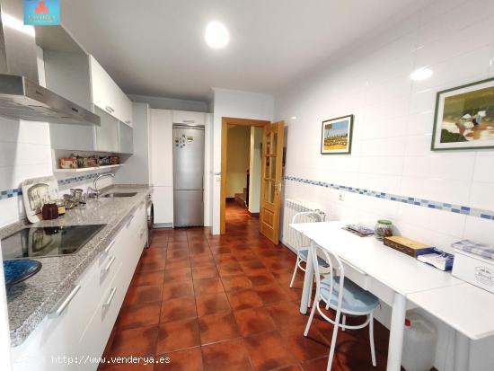 OPORTUNIDAD CHALET HERVENCIAS ZONA ESCUELA DE POLICÍA-CARREFOUR (CON HABITACIÓN Y BAÑO  PLANTA BA