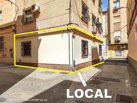 LOCAL EN ALQUILER  CON 3 DESPACHOS + SALA DE ESPERA + BAÑO + ARCHIVO. ZONA CENTRO - ALMERIA