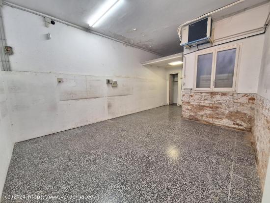 Local comercial de 140 m2 en calle Roger de Flor, cerca del metro Joanic - BARCELONA