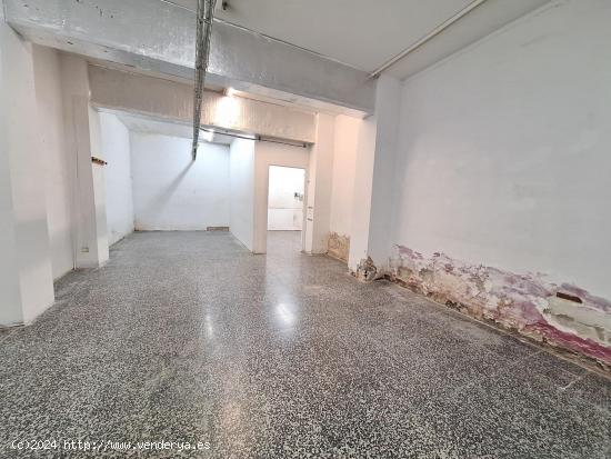 Local comercial de 140 m2 en calle Roger de Flor, cerca del metro Joanic - BARCELONA