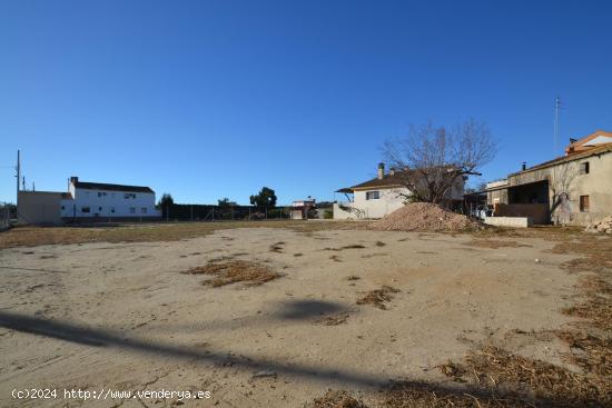 Terreno de 950m² edificable cerca del río Ebro en Deltebre - TARRAGONA