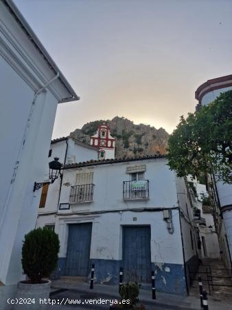 VENTA AMPLIA VIVIENDA PARA REFORMAR. UBRIQUE. ZONA AYUNTAMIENTO. - CADIZ