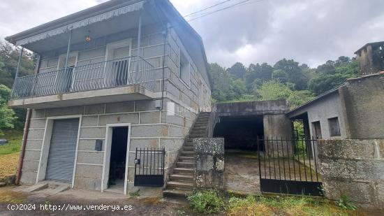 CASA sin adosar, espacios aire libre, a 5 minutos de OURENSE. - ORENSE