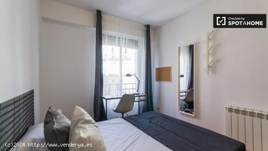 Encantadora habitación con cama matrimonial en alquiler en Madrid Centro. - MADRID