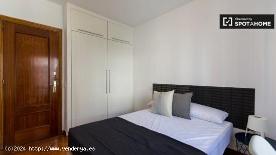 Encantadora habitación con cama matrimonial en alquiler en Madrid Centro. - MADRID