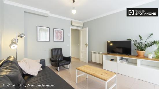 Elegante apartamento de 1 dormitorio en alquiler en Centro - MADRID