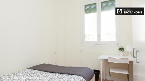 Relajante habitación con calefacción en piso compartido, Salamanca - MADRID