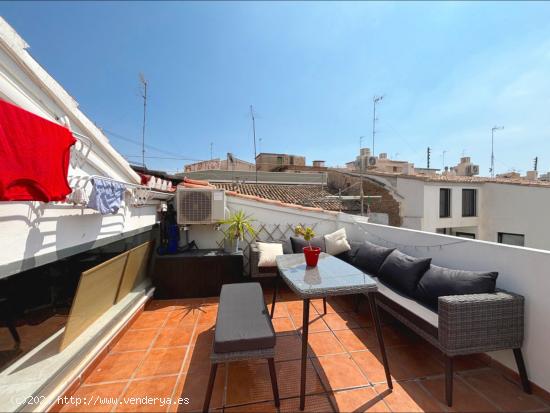 Ático Dúplex Reformado con Terraza Impecable en Venta en el Exclusivo Barrio de Ruzafa, L'Eixample