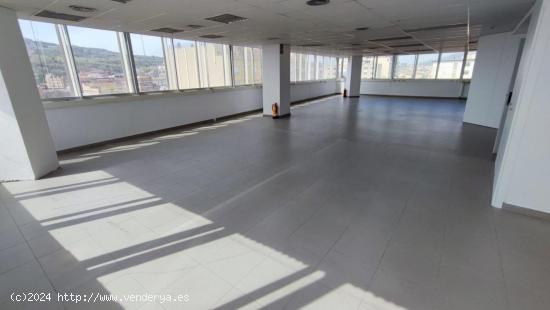 Gran Oficina de 250m2 en Edificio Colón. - BARCELONA